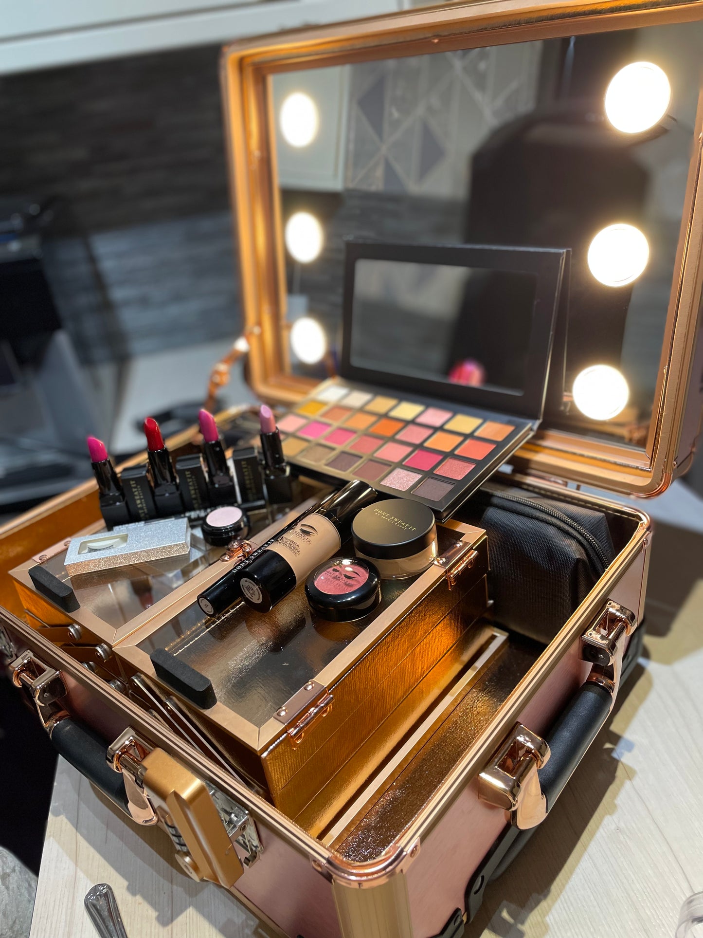 Don’t sweat it Gold standard artistry eyeshadow pallet
