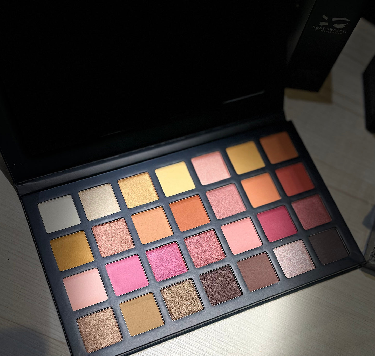 Don’t sweat it Gold standard artistry eyeshadow pallet