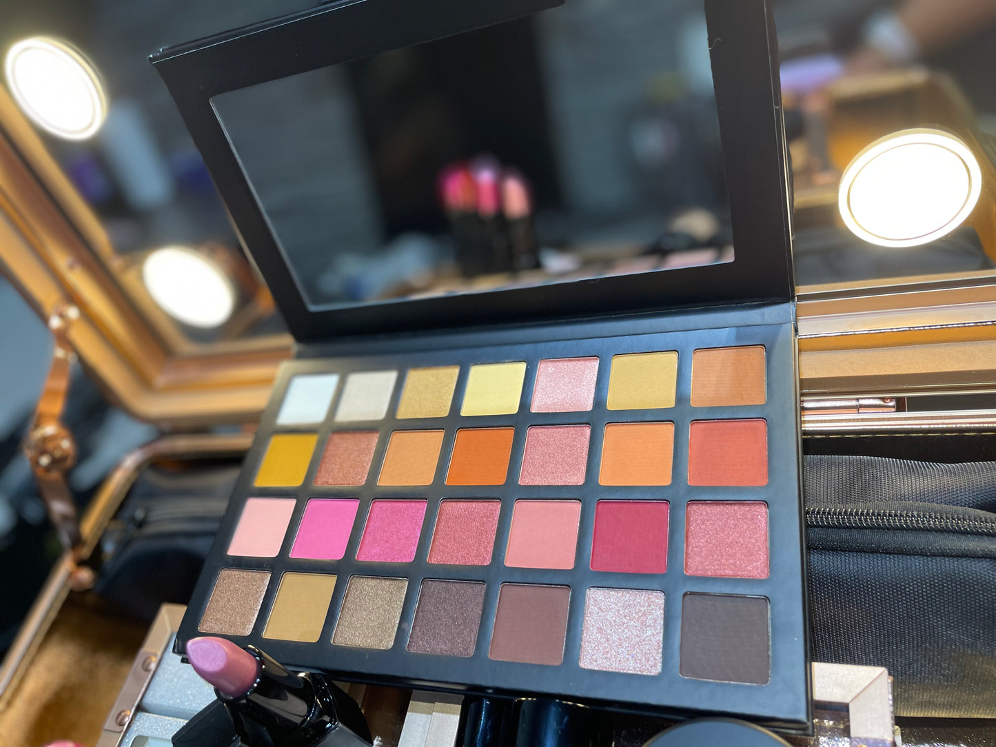 Don’t sweat it Gold standard artistry eyeshadow pallet