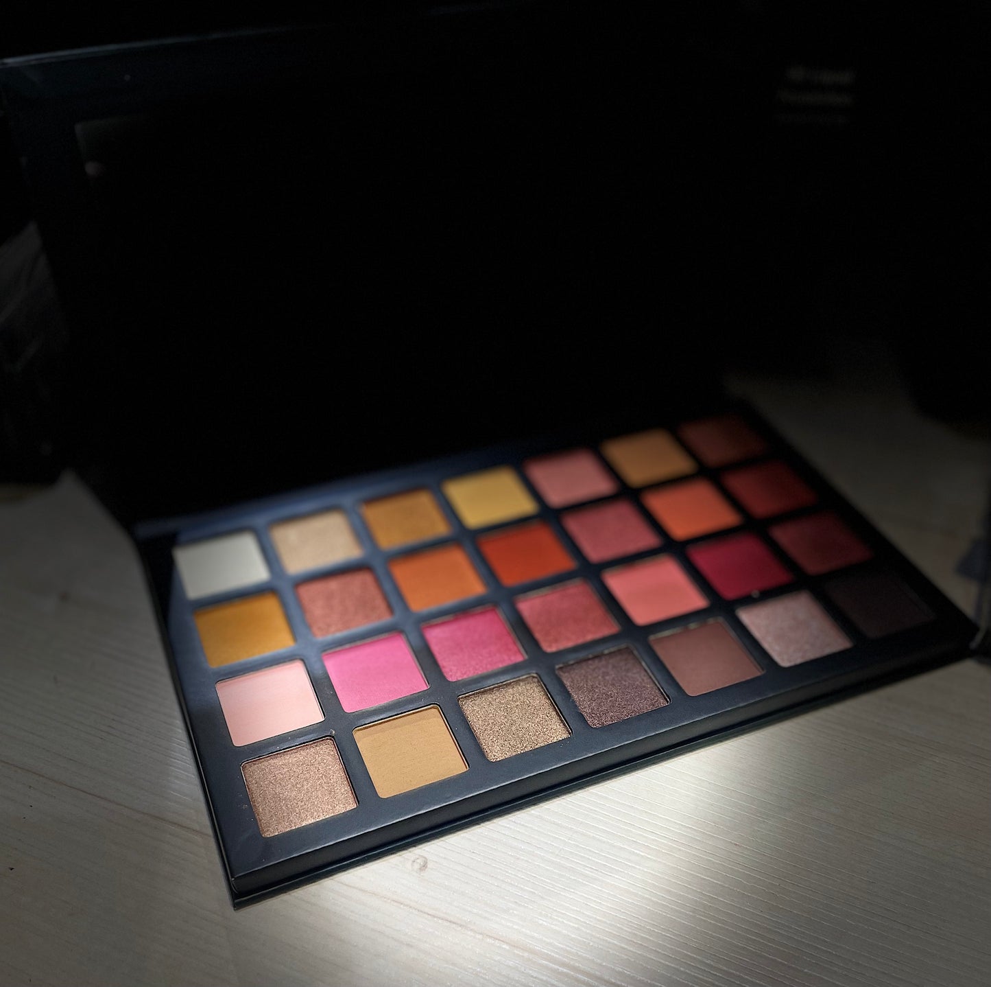 Don’t sweat it Gold standard artistry eyeshadow pallet